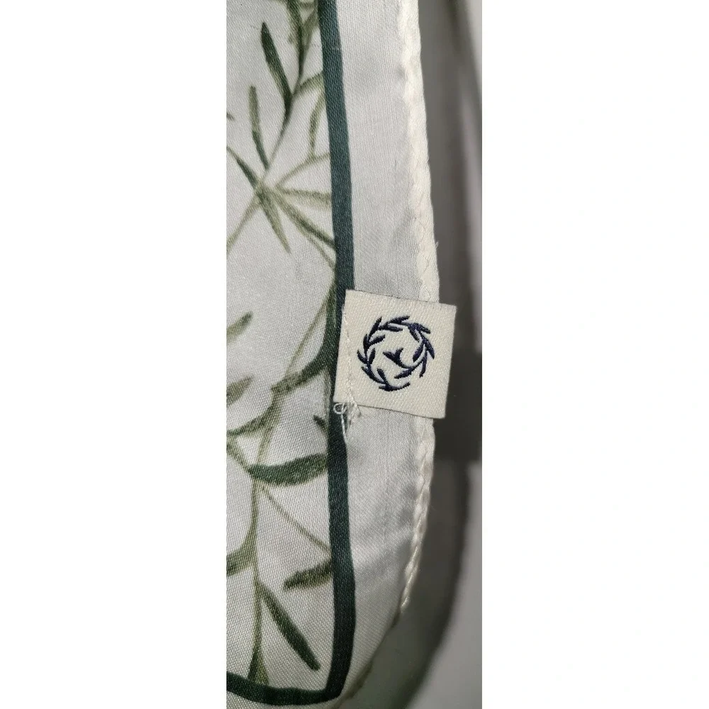 White Floral Silk Print Scarf Women's Fashion Accessory‎ 21 x 21 inches
